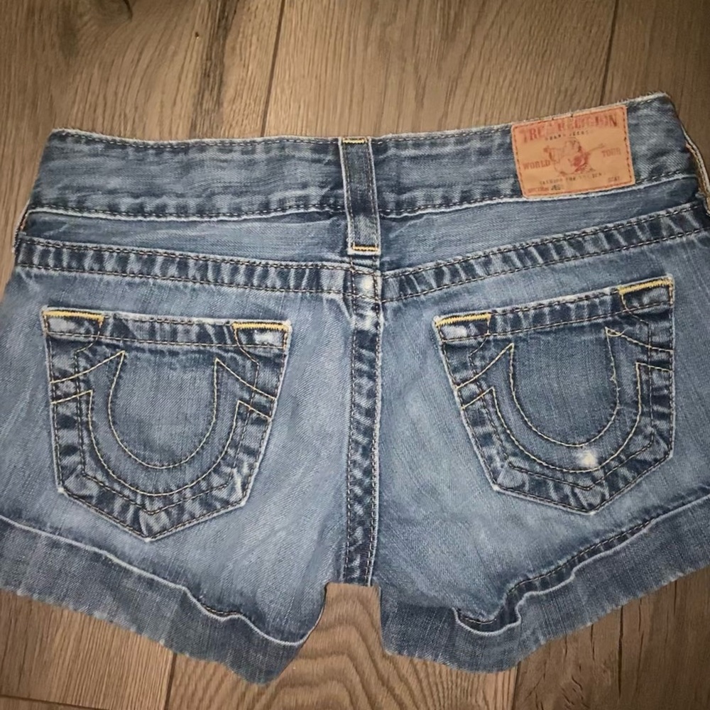 TRUE RELIGION SHORTS